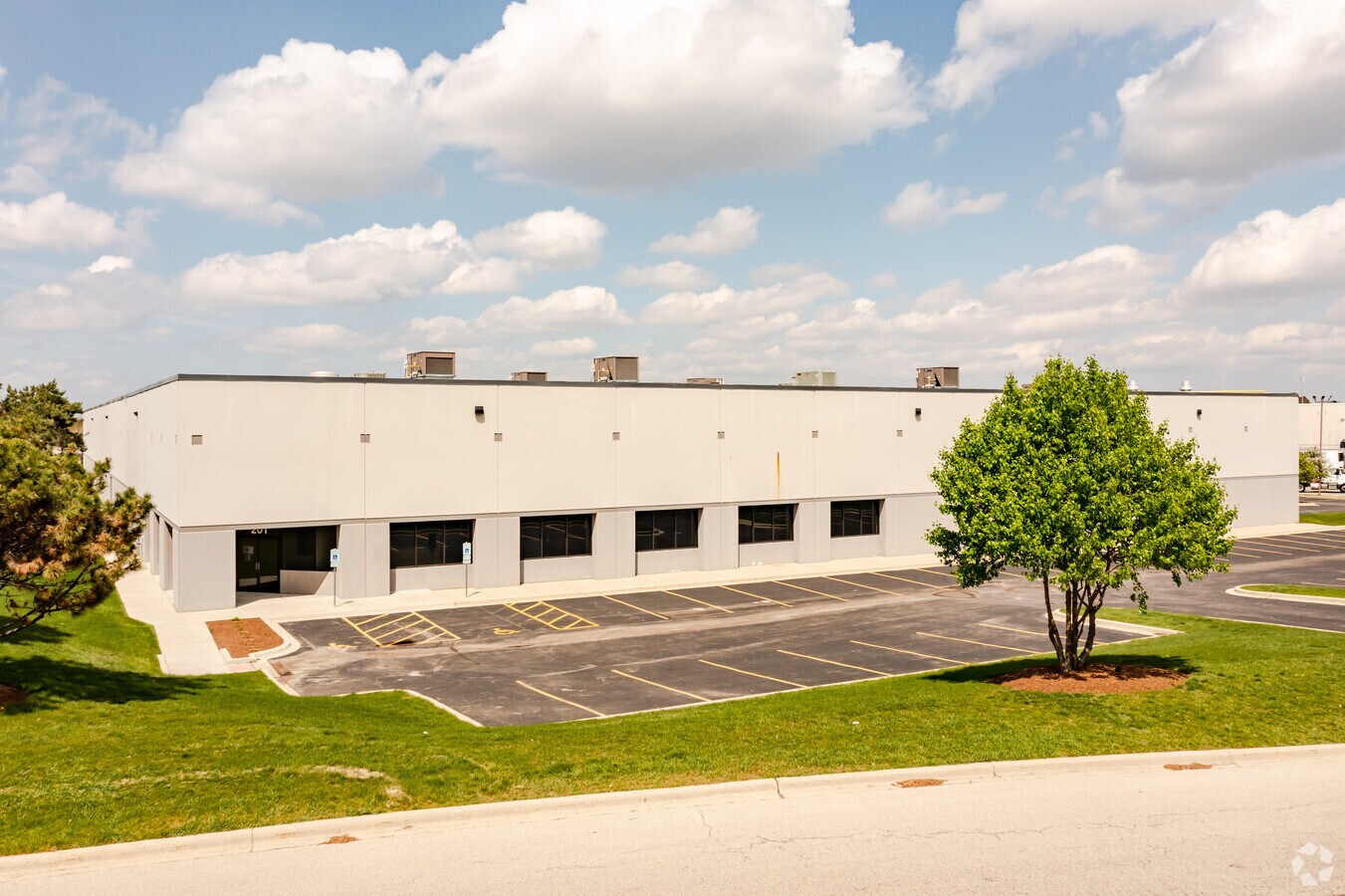 201 S Swift Rd, Addison, IL 60101