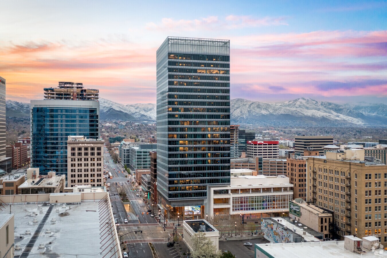 Salt Lake City'S Main Street: A Beacon Of Hope After The Fire. - 8497rf2