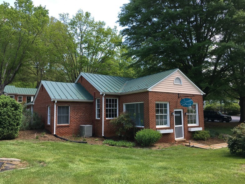 4400-4422 Ivy Cmn, Charlottesville, VA for sale - Building Photo - Image 1 of 1