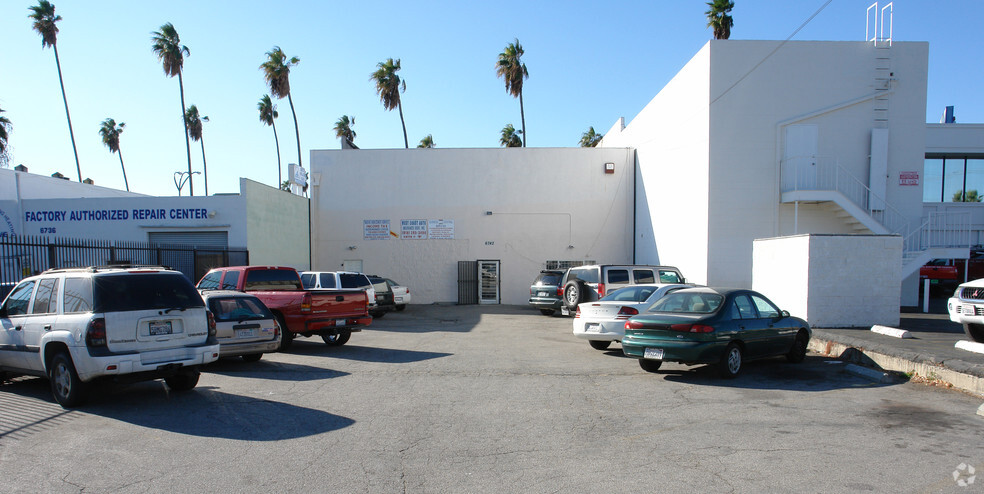 6742 Van Nuys Blvd, Van Nuys, CA for lease - Building Photo - Image 3 of 13