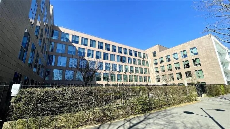 Office in Montévrain for lease - Building Photo - Image 2 of 7