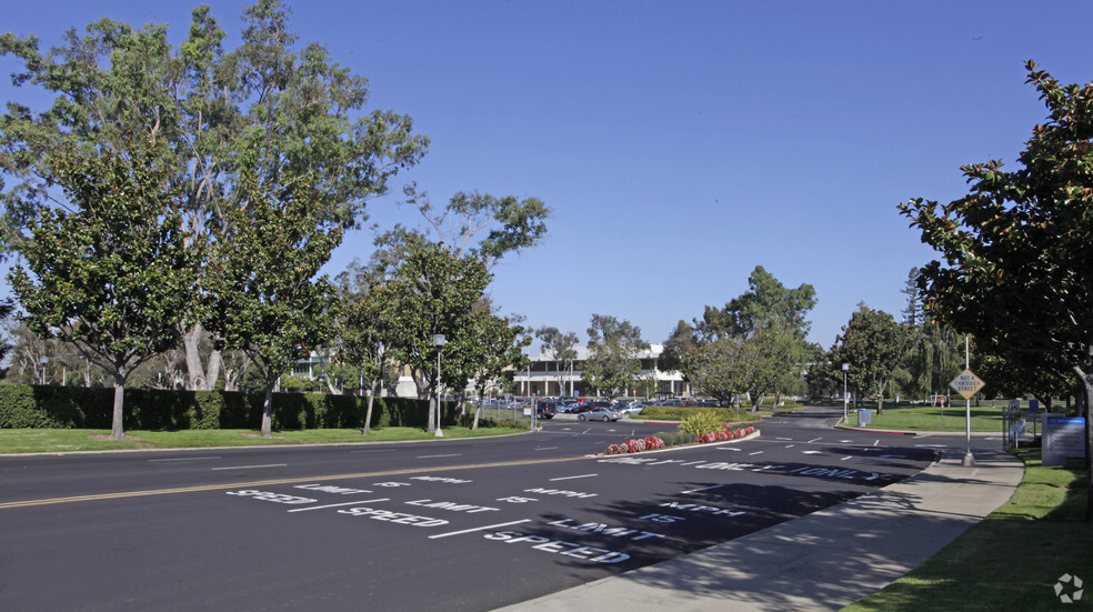 5301 Stevens Creek Blvd, Santa Clara, CA for lease - Primary Photo - Image 1 of 2