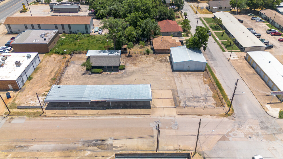 105 W Walnut St, Hillsboro, TX for lease - Building Photo - Image 2 of 16