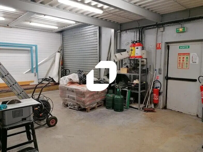 Flex in Le Plessis-Bouchard for sale - Building Photo - Image 2 of 10