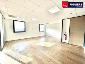 1 Rue Mahatma Gandhi, Aix-en-Provence for lease Interior Photo- Image 2 of 8