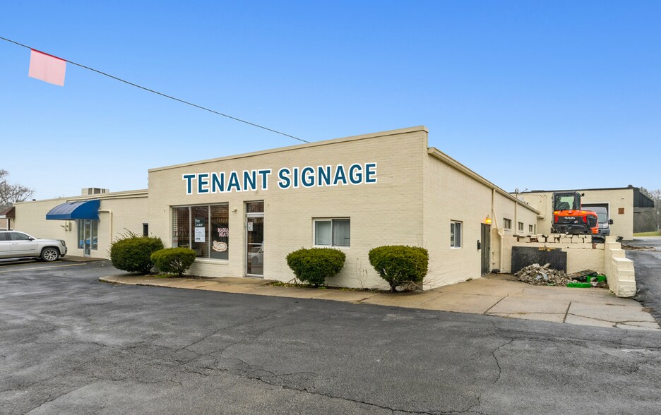 10703 W Pleasant Valley Rd, Parma, OH for lease - Building Photo - Image 3 of 29