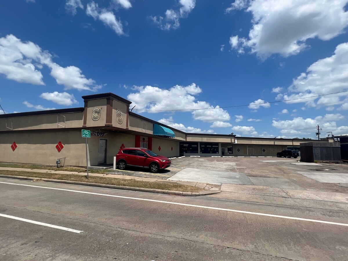 3409 W TC Jester Blvd, Houston, TX 77018