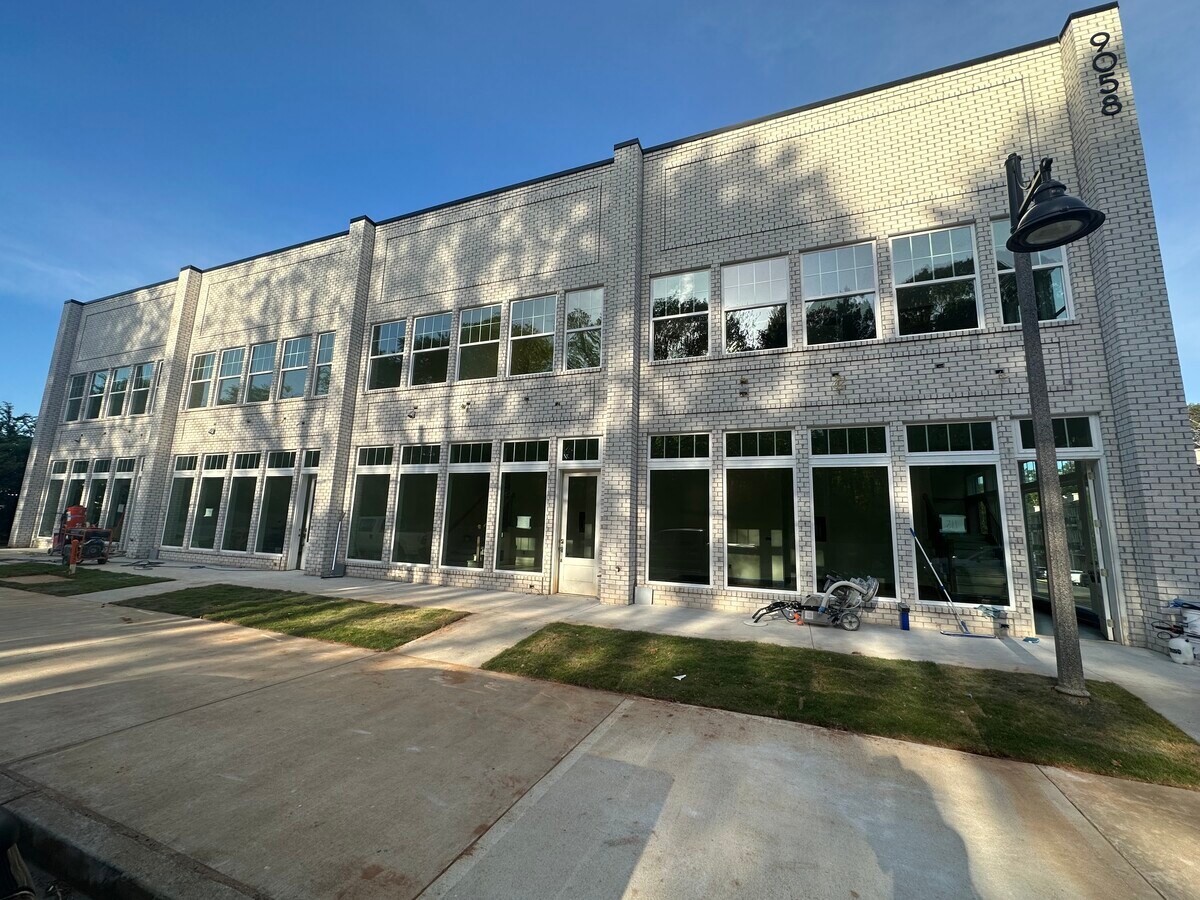 9044 Main St, Woodstock, GA 30188