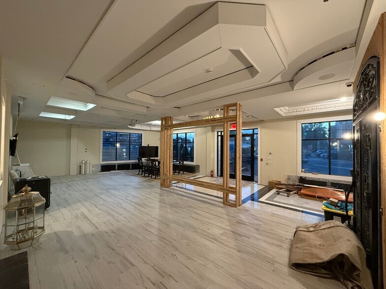 342 Post Ave, Westbury, NY for lease - Building Photo - Image 3 of 12