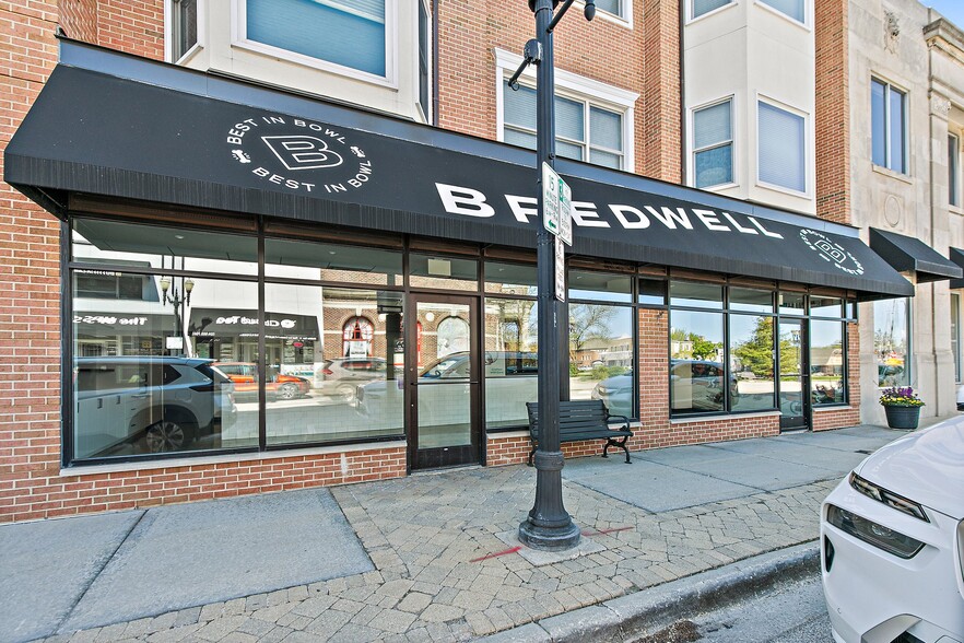 140 S Cook St, Barrington, IL for lease - Building Photo - Image 2 of 3