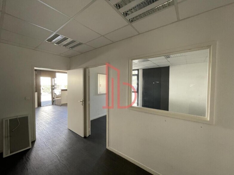 Office in Talence for lease - Interior Photo - Image 3 of 6