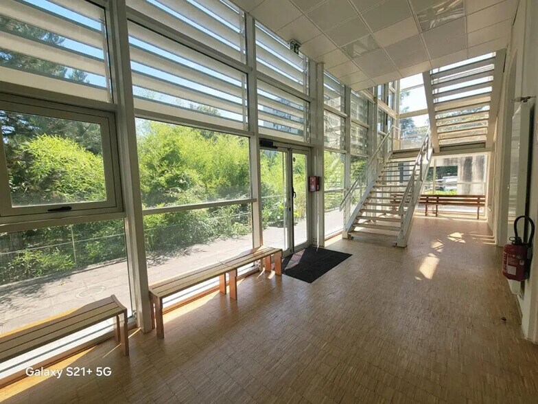 Office in Nogent-sur-Oise for lease - Lobby - Image 2 of 6