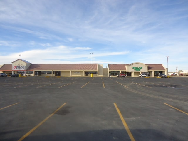 2221 E Cedar St, Rawlins, WY for lease - Building Photo - Image 1 of 1
