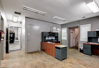 2073 Piper Ln, London, ON for lease Interior Photo- Image 2 of 22