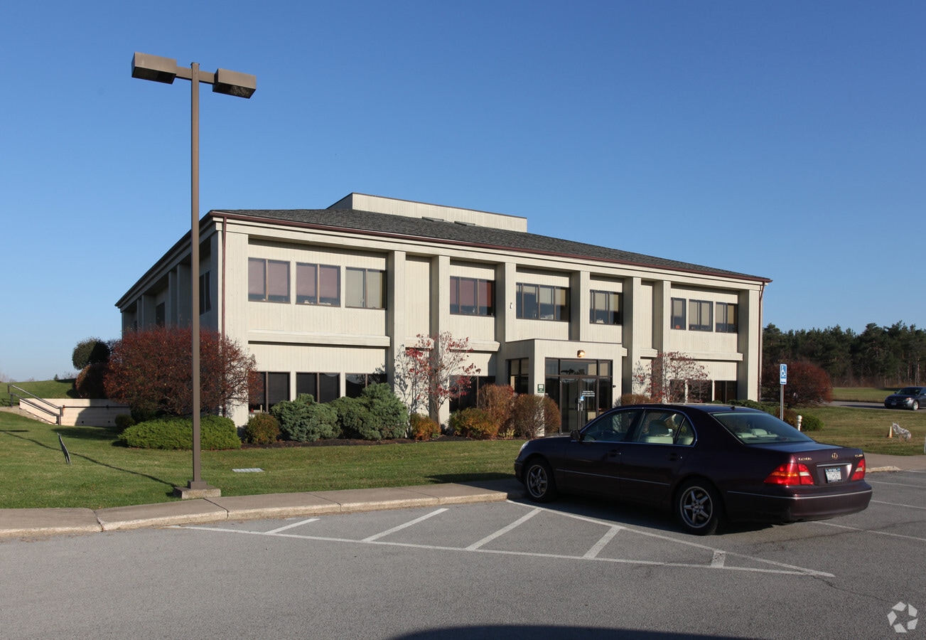 5259 Parkside Dr, Canandaigua, NY 14424