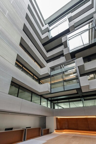 80 Charlotte St, London for lease - Interior Photo - Image 2 of 9