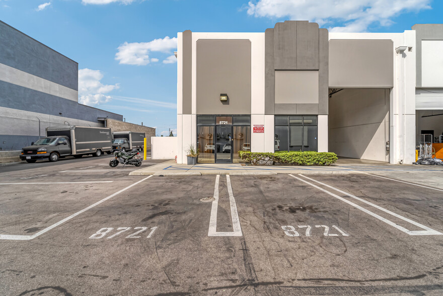 8711-8721 Aviation Blvd, Inglewood, CA for lease - Building Photo - Image 1 of 26