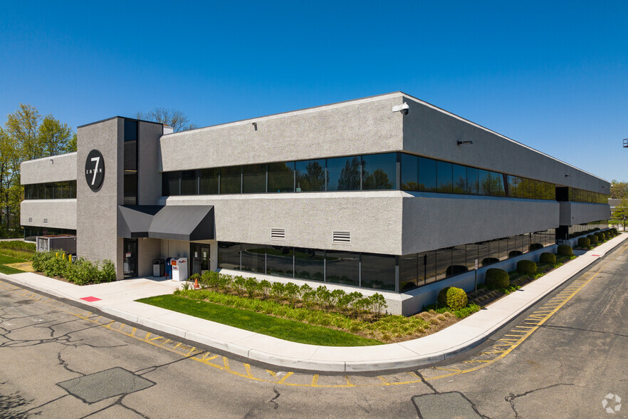 7 Entin Rd, Parsippany, NJ for lease - Building Photo - Image 3 of 11