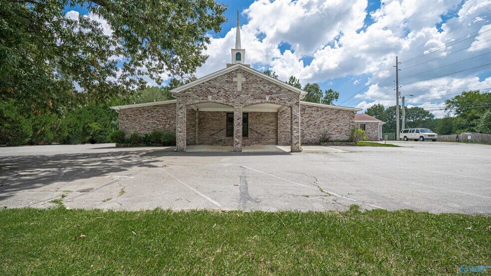 983 Indian Creek Rd NW, Huntsville, AL 35806