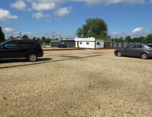 London Rd, Hartley Wintney for sale - Primary Photo - Image 1 of 1