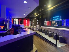 Retail in Barcelona, Barcelona for lease Interior Photo- Image 2 of 14