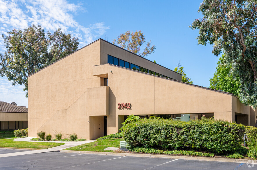 2942 Daimler St, Santa Ana, CA for lease - Building Photo - Image 3 of 16