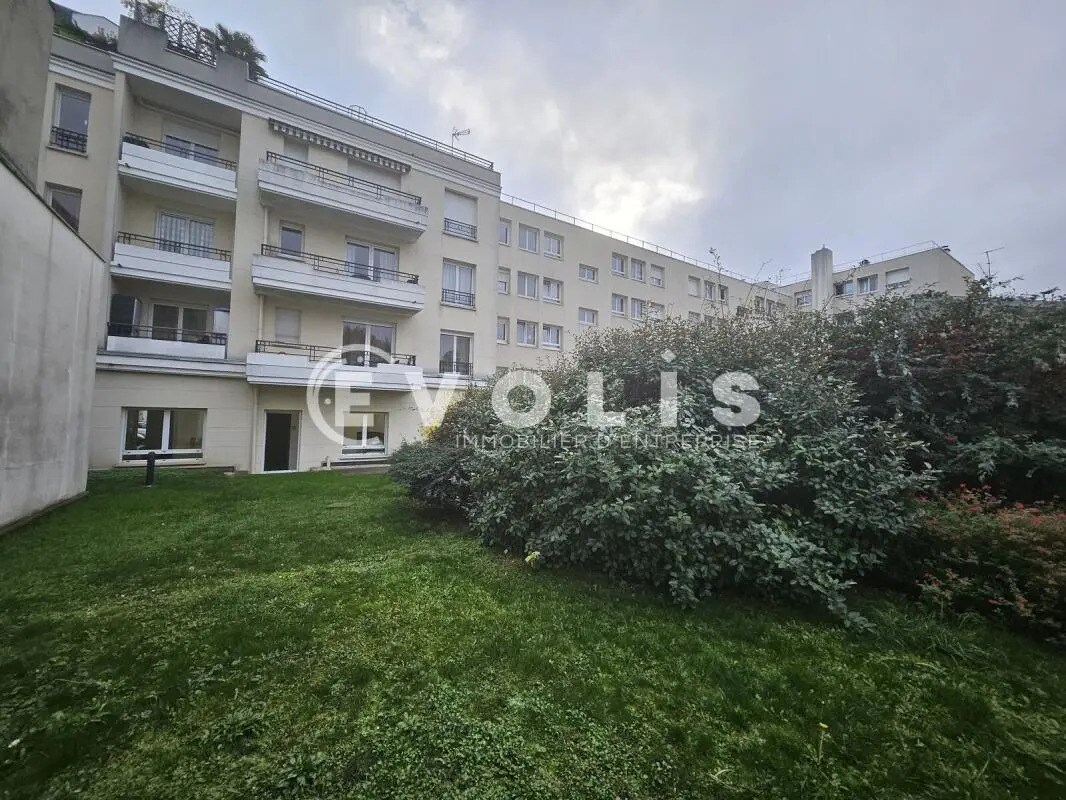 Office in Montrouge for sale Building Photo- Image 1 of 17