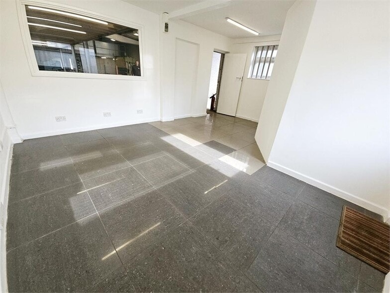 7 Star Ln, Southend-On-Sea for lease - Building Photo - Image 2 of 11