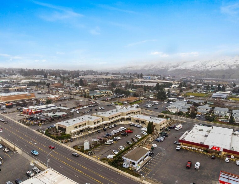 230 Grant Rd, East Wenatchee, WA for sale - Primary Photo - Image 1 of 1