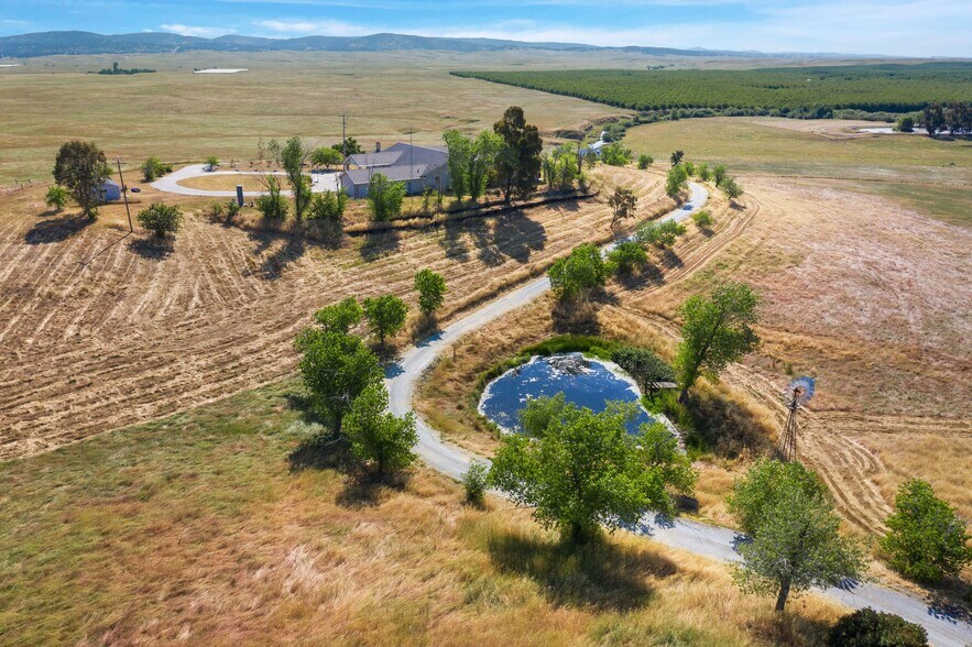 19642 Milton Rd, Farmington, CA 95230