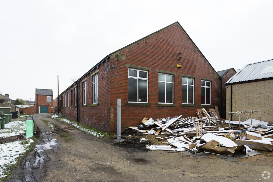 Long Ln, Holmfirth for lease - Building Photo - Image 1 of 3