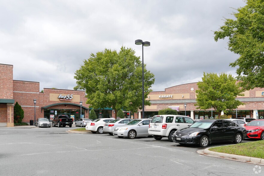 8451 Davis Lake Pky, Charlotte, NC 28269