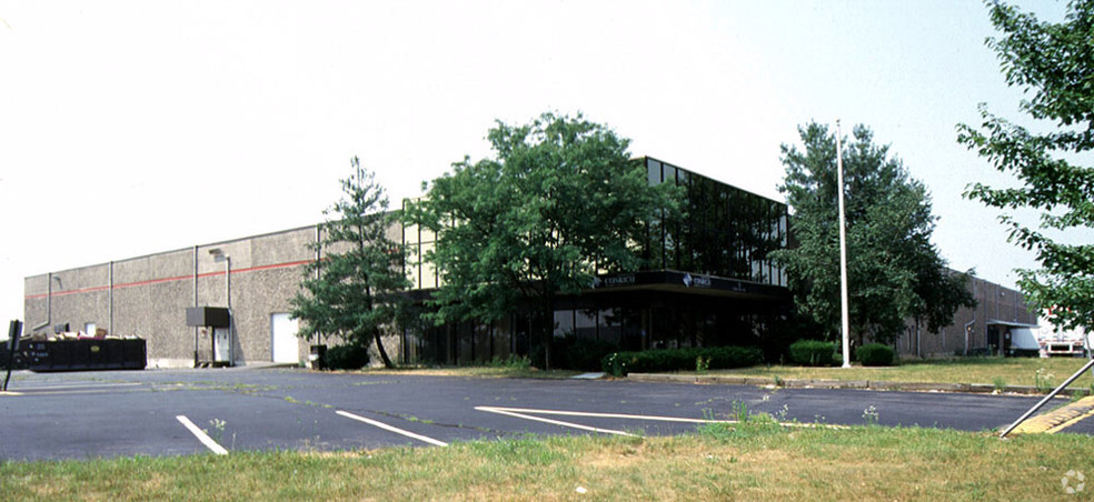 11 Executive Ave, Edison, NJ for lease - Building Photo - Image 3 of 8