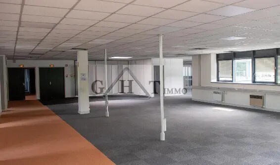 Office in Villebon-sur-Yvette for lease - Interior Photo - Image 3 of 4