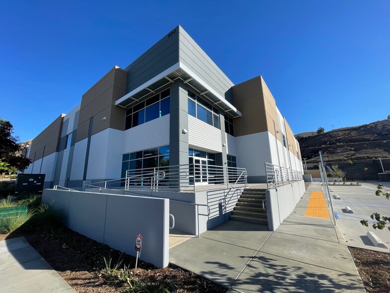 900 Marlborough ave, Riverside, CA for lease - Building Photo - Image 3 of 25