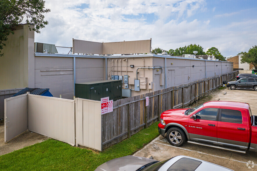 2321-2353 Bay Area Blvd, Clear Lake City, TX for lease - Building Photo - Image 3 of 7