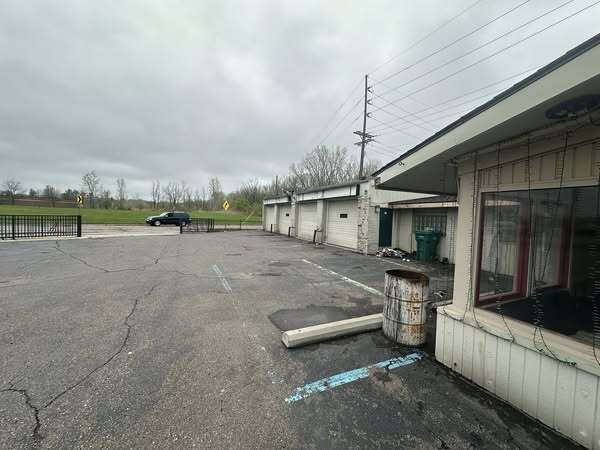 2020 Dixie Hwy, Waterford, MI for sale - Building Photo - Image 3 of 5
