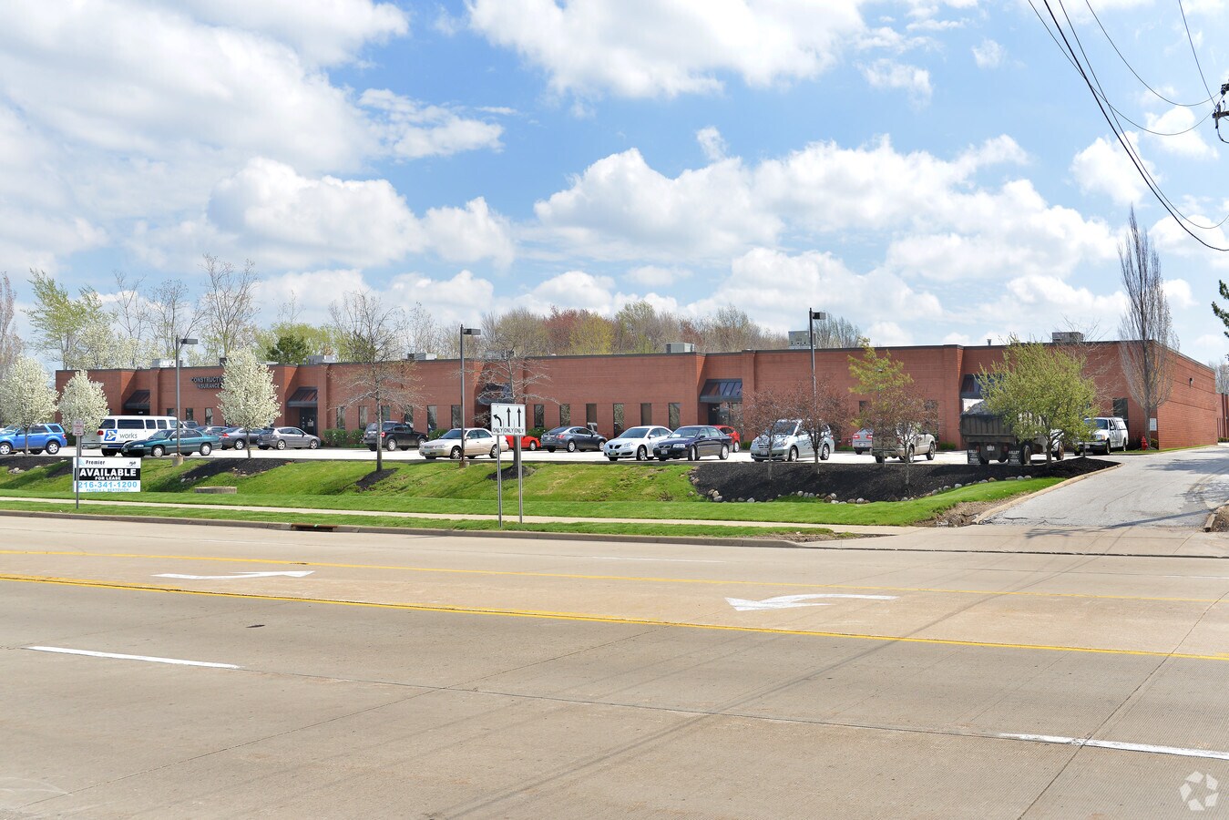 6909 Engle Rd, Middleburg Heights, OH 44130