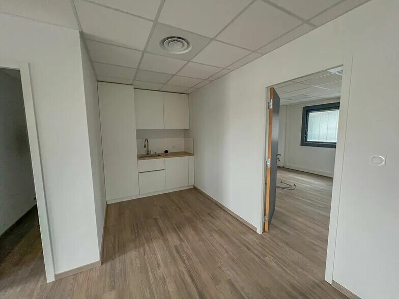 Office in Avignon for lease - Interior Photo - Image 3 of 12