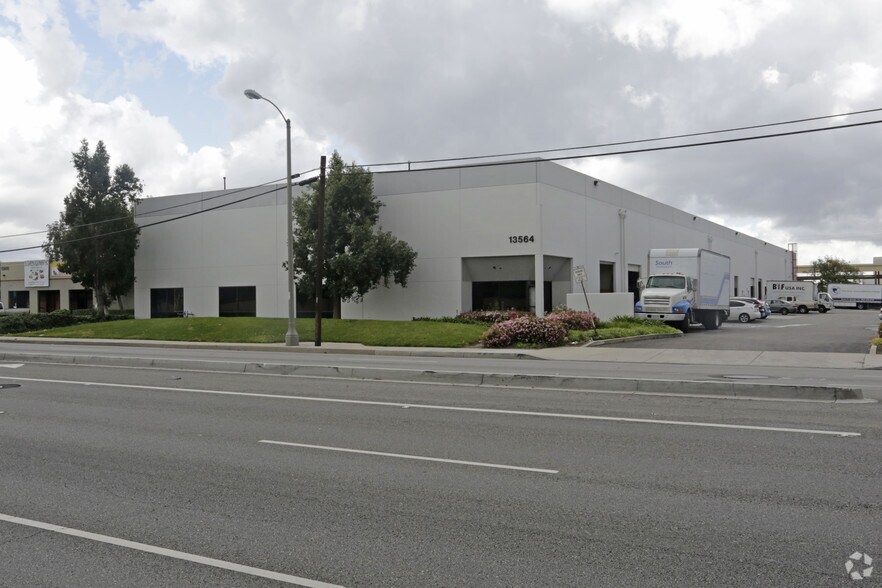13560-13564 Imperial Hwy, Santa Fe Springs, CA for lease - Building Photo - Image 2 of 7