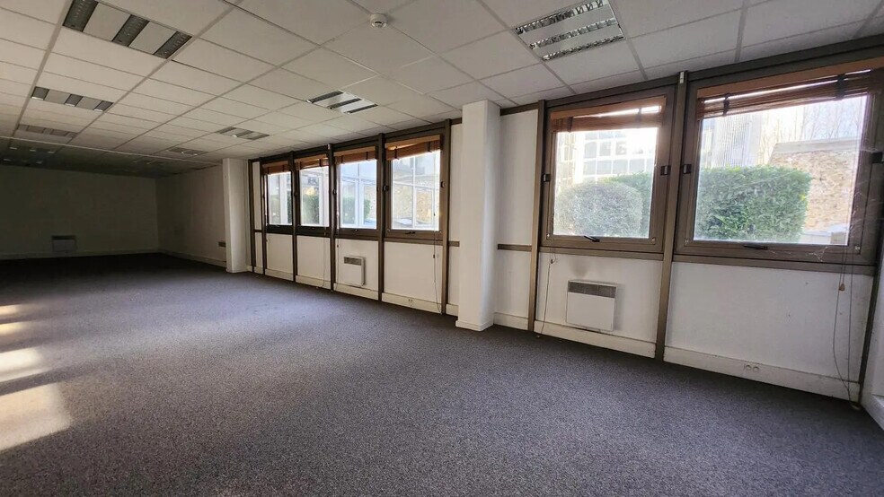 Office in Boulogne-Billancourt for lease - Building Photo - Image 2 of 5