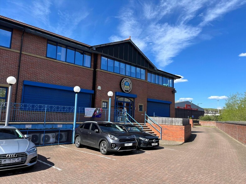 204 Meadowhall Rd, Sheffield for sale - Building Photo - Image 1 of 4