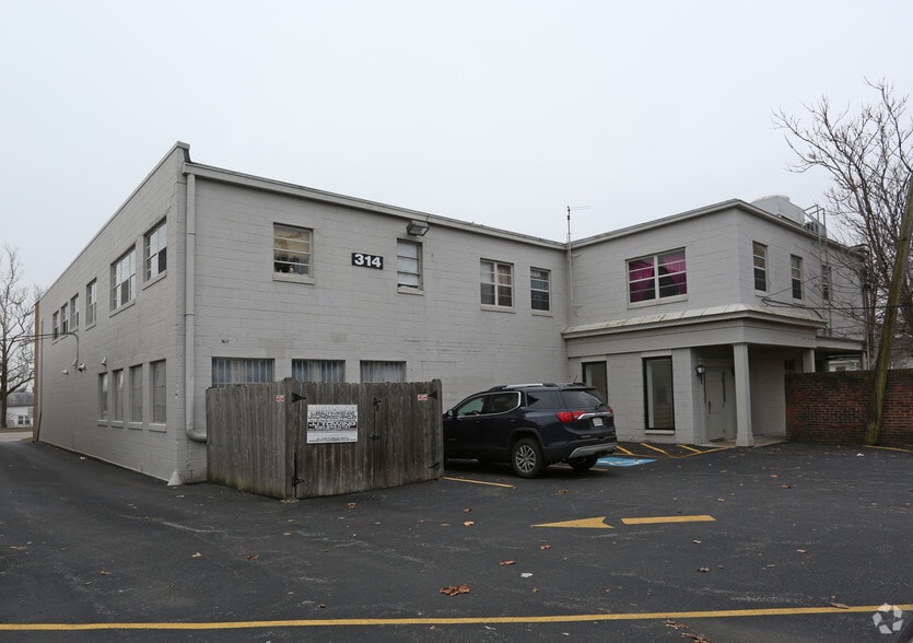 314 N Lake St, Aurora, IL for lease - Building Photo - Image 3 of 4