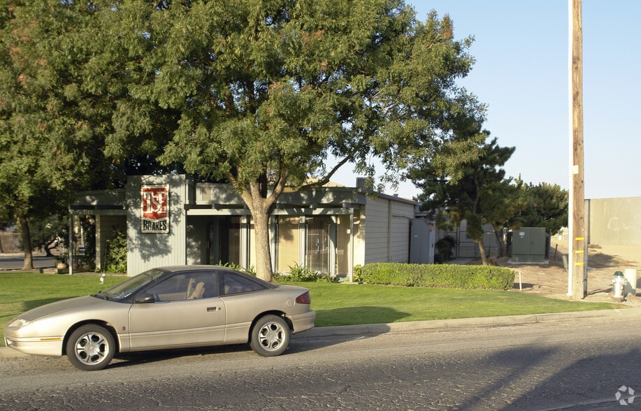 3183 S Parkway Dr, Fresno, CA for lease - Primary Photo - Image 1 of 17