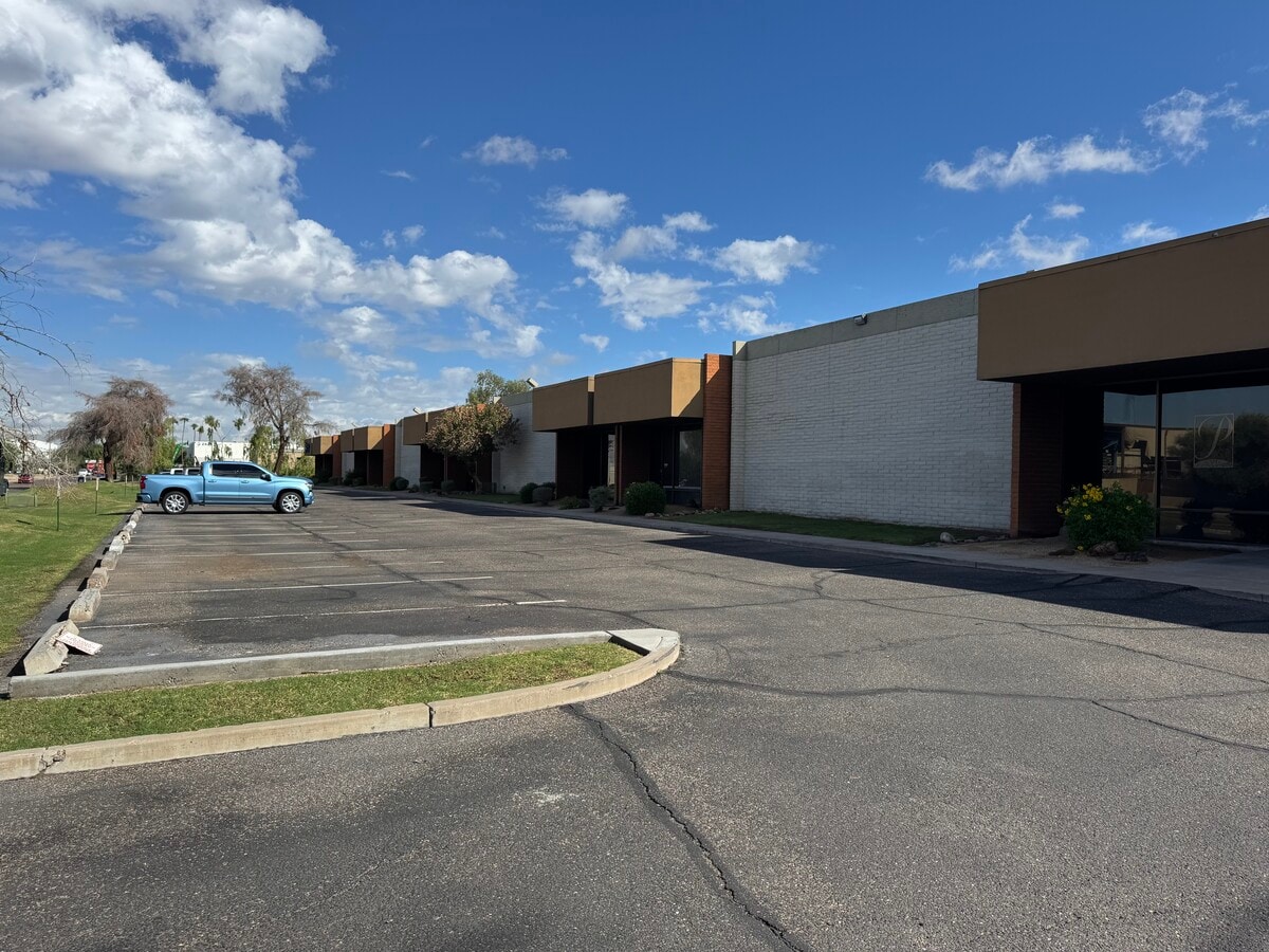 2627 S 21st St, Phoenix, AZ 85034 - Unit 2627 - - Interior Photo - Image 2 of 7