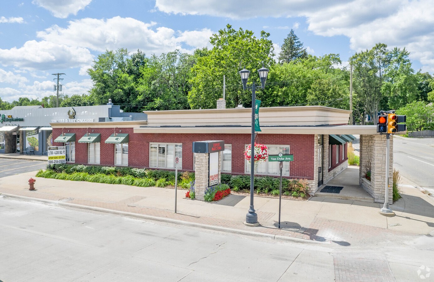 45569 Van Dyke Ave, Utica, MI 48317