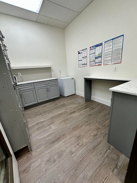 14221-14239 Inwood Rd, Dallas, TX for lease - Building Photo - Image 3 of 12