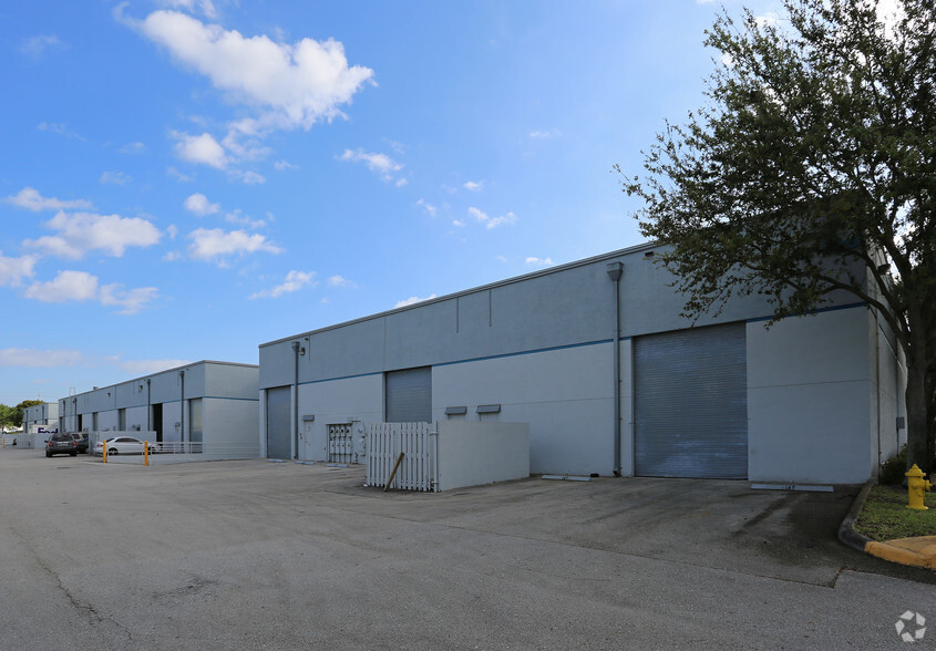 6601 Lyons Rd, Coconut Creek, FL for lease - Building Photo - Image 3 of 4