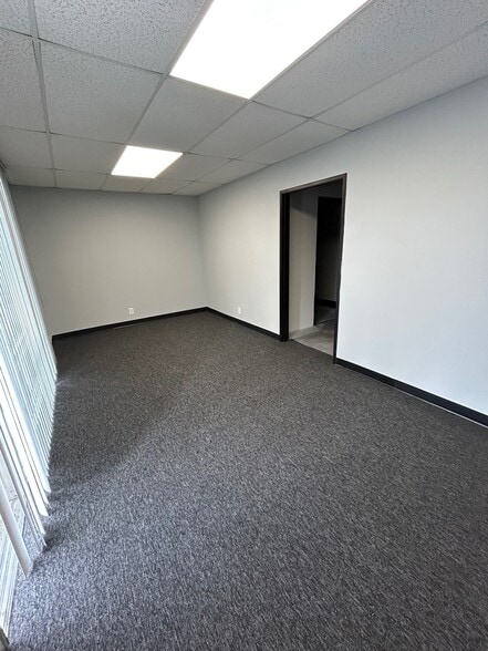 5842 McFadden Ave, Huntington Beach, CA for lease - Building Photo - Image 3 of 8