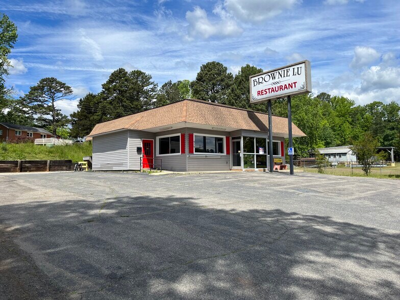919 N 2nd Ave, Siler City, NC 27344
